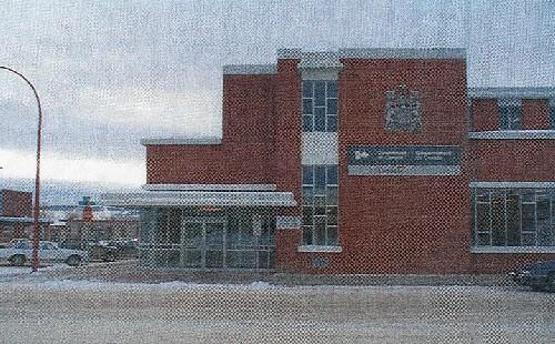 View of the Federal Building in Dawson Creek, showing the main entrance, 1999.; Parks Canada Agency / Agence Parcs Canada, 1999.