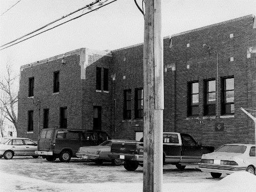 Side view of the Yorkton Armoury, 1989.; Department of National Defence / Ministère de la Défense nationale, 1989.