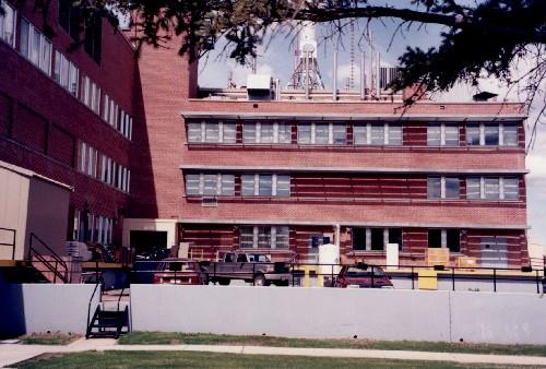 Rear view of the Central Laboratory (B-1), showing the horizontal emphasis of its form, massing, bands of windows and brise-soleil, 1997.; Parks Canada Agency / Agence Parcs Canada, 1997.