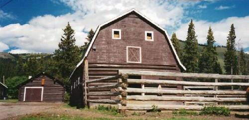 View of the main entrance to the Horse Barn, 1995.; Department of Canadian Heritage/ Ministère du Patrimoine canadien, 1995.