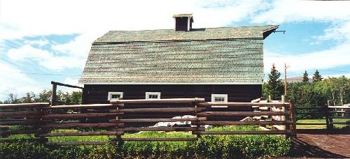 Side elevation of the Horse Barn, 1995.; Department of Canadian Heritage/ Ministère du Patrimoine canadien, 1995.