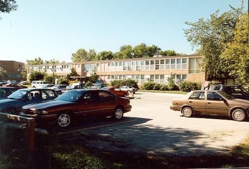 General view of Building 86, Base Headquarters, CFB Winnipeg North, 1996.; Department of National Defence / Ministère de la Défense nationale, 1996.