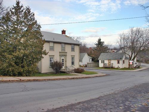 1 Baiden Street, establishing the context of its street corner, 2007.; Andrew Jeanes, Ontario Ministry of Culture