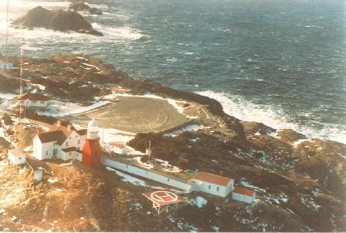 Aerial view of the Lighthouse located at Twillingate, Newfoundland, 1984.; Canadian Coast Guard / Garde côtière canadienne, 1984.