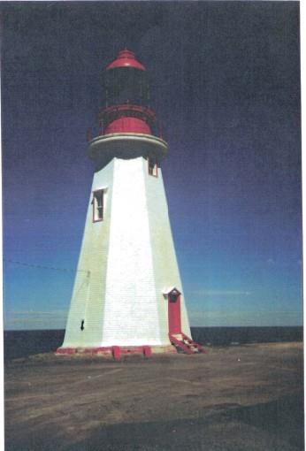 Rear view of the Tower, showing the red and white colour scheme which provides a strong definition to the base, shaft and lantern, 1990.; Canadian Coast Guard / Garde côtière canadienne, 1990.