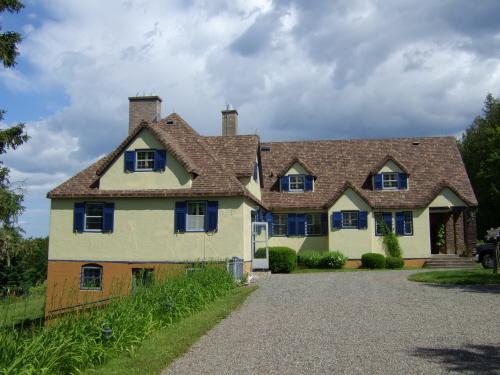 This photograph shows the west side of the building, the two roof styles, the gables and the dormers, 2007; Town of St. Andrews
