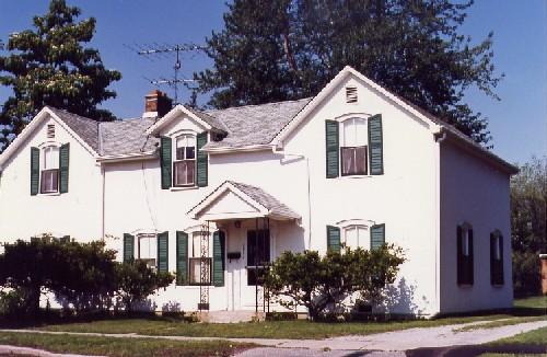 The Alexander-Robinson House in 1985, displaying its unique roof shape and window styles.; Niagara Falls Public Library Digital Collection, 1985.