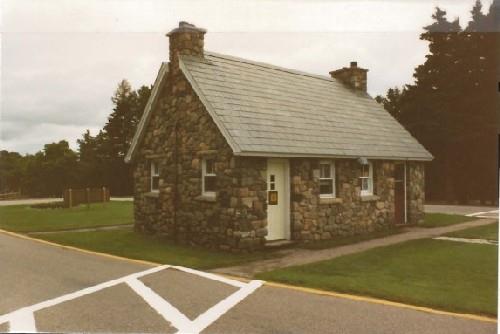 View of the Information Bureau, showing its rubble masonry walls, 1988.; Agence Parcs Canada / Parks Canada Agency, 1988.