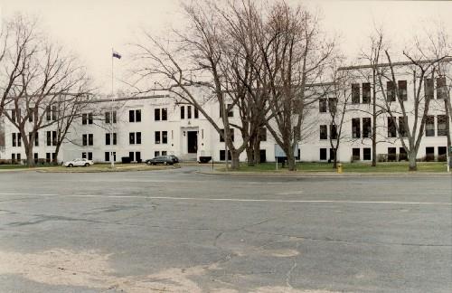 View of the Vimy Barracks (Forde Building, B-16), showing its battlemented formal entrance way, 1993.; Ministère de la Défense nationale / Department of National Defence, 1993.