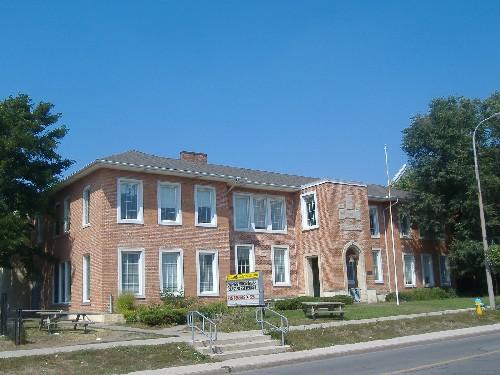 Robertson Public School, formerly known as Grantham Academy.; Photograph by Callie Hemsworth, 2007.