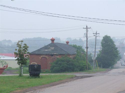 West elevation, Lamp Cabin Building, Springhill, Nova Scotia, 2007.
; Heritage Division, NS Dept. of Tourism, Culture and Heritage, 2007.