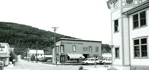 Front elevation of Mme. Tremblay's Store, showing the awning, the show windows, and the corner window and entrance, 1987.; Department of the Environment / Ministère de l'Environnement, 1987.