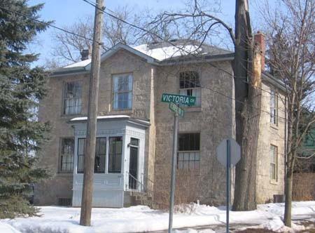 This photo features the three-bay front with central gable, 2007.; Kayla Jonas, 2007.
