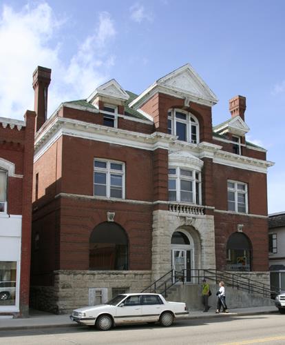Primary elevation, from the east, of the Old Bank of Montreal, Carberry, 2007; Historic Resources Branch, Manitoba Culture, Heritage and Tourism, 2007