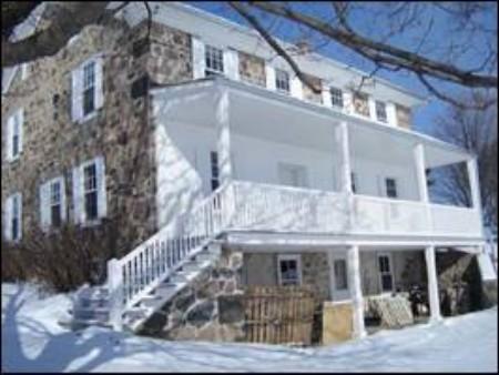 Featured is the verandah that spans the length of the south facade.; Lindsay Benjamin, 2007.