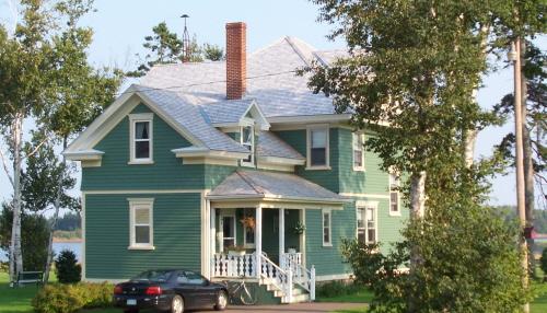 Showing northwest elevation; Briarwood Inn, 2007