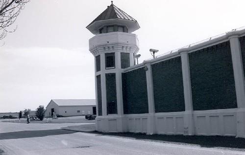 Side elevation of the Southern Tower D-3, showing the composition of the tower which consists of a concrete base, an octagonal shaft, and an octagonal observation gallery with a guard hut, 1994.; Agence Parcs Canada / Parks Canada Agency, 1994.