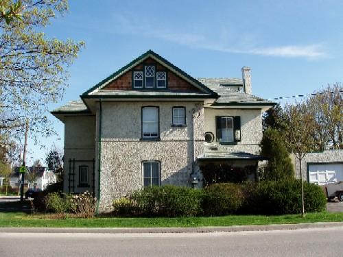 Façade facing Park Avenue; Heritage Newmarket