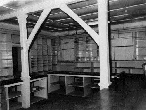 Interior view of the Ryan Retail Store, showing the shelves and counters in the sales area of the Retail store, 1991.; Agence Parcs Canada / Parks Canada Agency, 1991.