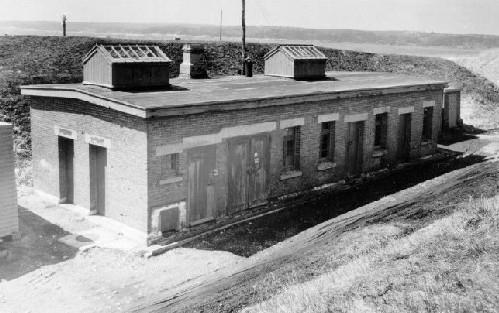 Corner view of the Oil Stores and Artificers Shop, showing the brick walls and slightly pitched roof, ca. 1945.; Department of National Defence / Ministère de la Défense nationale, ca./vers 1945.
